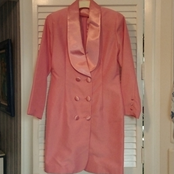 Beautiful coral coat dress fully lined. Size 14 - Picture 1 of 5
